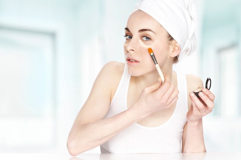 Nh&agrave; khoa học Mỹ cảnh b&aacute;o, thường xuy&ecirc;n make-up, l&agrave;m đẹp c&oacute; thể ảnh hưởng tới hormone phụ nữ