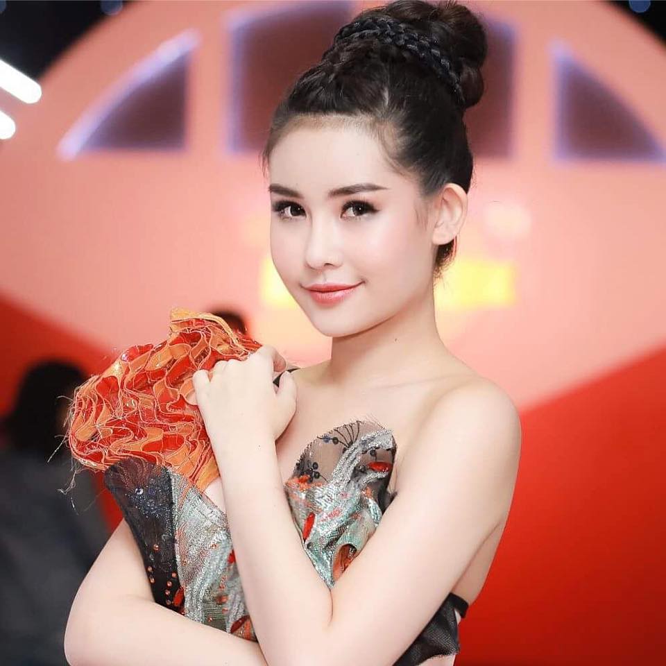 Ng&acirc;n Anh bị &lsquo;cấm cửa&rsquo; dự thi c&aacute;c cuộc thi sắc đẹp quốc tế