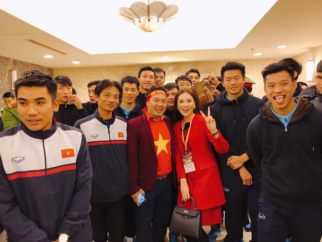 Chuy&ecirc;n giả g&aacute;i l&agrave;m tr&ograve;, Đức Chinh quả l&agrave; &lsquo;c&acirc;y h&agrave;i&rsquo; của U23 Việt Nam