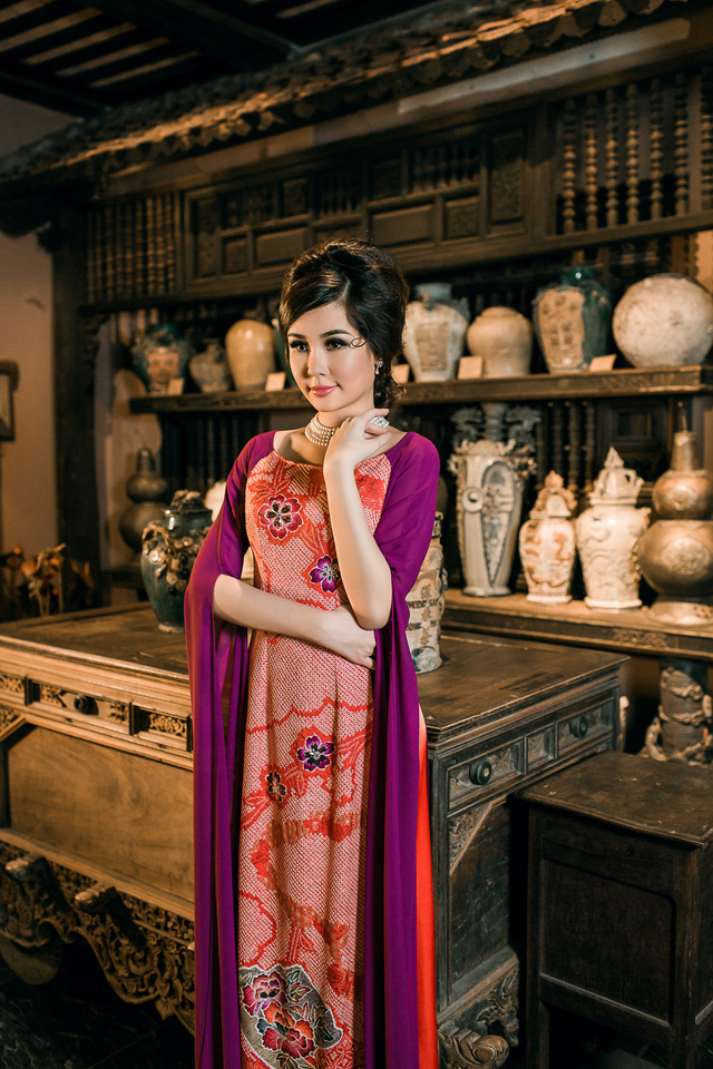 Giật m&igrave;nh trước nhan sắc &lsquo;qu&yacute; c&ocirc; trong nh&agrave; cổ&rsquo; của L&ecirc; &Acirc;u Ng&acirc;n Anh