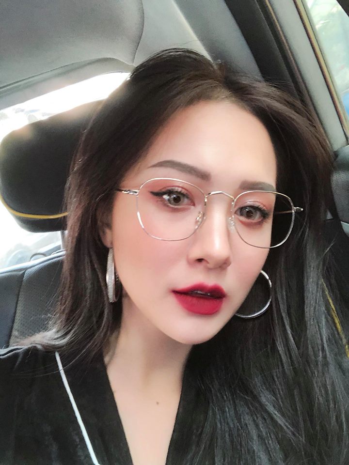 D&ugrave; chỉ sở hữu chiều cao 1m53 nhưng nhờ gương mặt c&aacute; t&iacute;nh c&ugrave;ng gu thời trang cực chất 