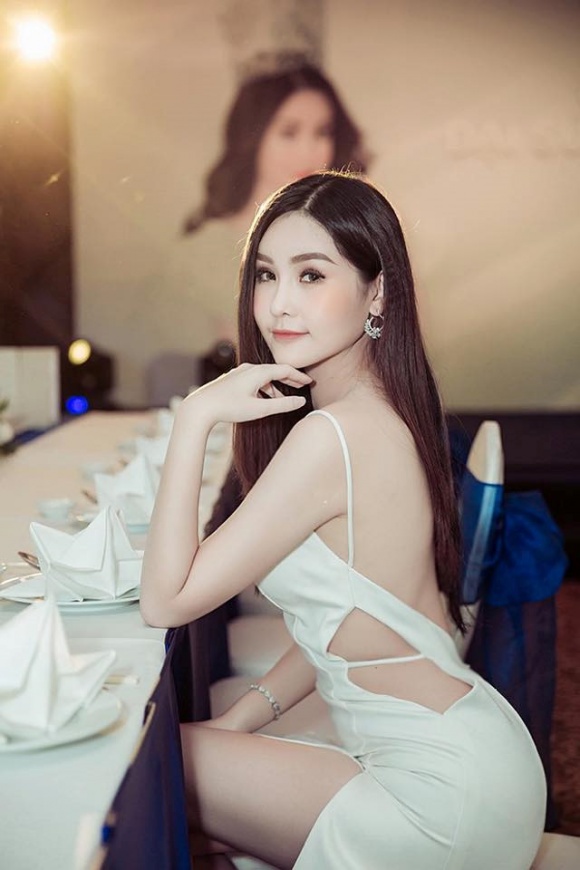 L&ecirc; &Acirc;u Ng&acirc;n Anh bị ch&ecirc; &lsquo;đơ&rsquo; với biểu cảm khu&ocirc;n mặt bất biến