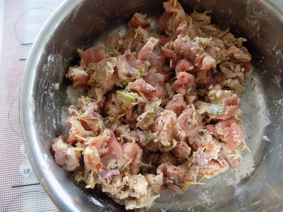 C&aacute;ch l&agrave;m thịt xi&ecirc;n chi&ecirc;n ngon như thịt nướng cả nh&agrave; đều m&ecirc;