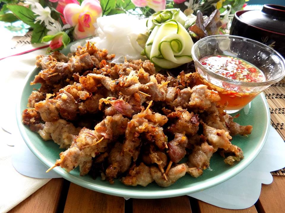 C&aacute;ch l&agrave;m thịt xi&ecirc;n chi&ecirc;n ngon như thịt nướng cả nh&agrave; đều m&ecirc;