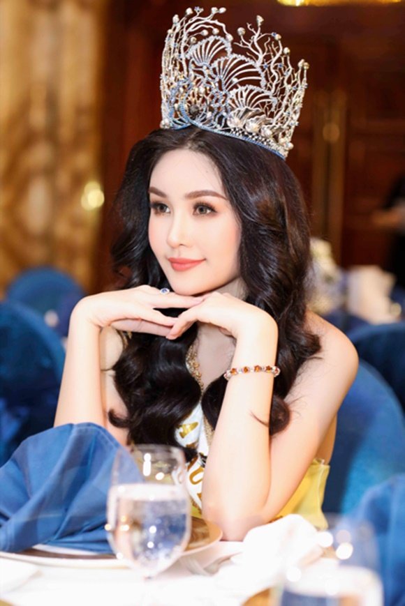 Sau thời gian d&agrave;i &lsquo;ở ẩn&rsquo;, L&ecirc; &Acirc;u Ng&acirc;n Anh xuất hiện với gương mặt bất biến