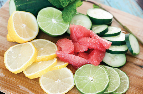Trổ t&agrave;i l&agrave;m nước detox thanh nhiệt, giải độc cho cả gia đ&igrave;nh