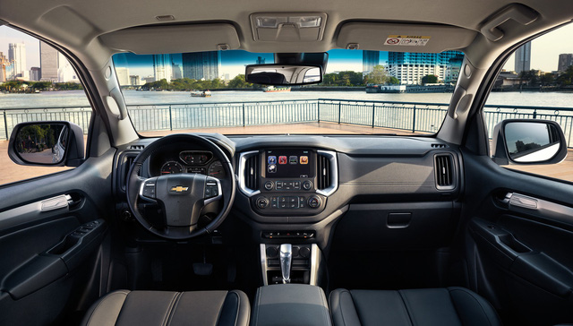 Chevrolet Trailblazer 2018 vừa ra mắt đ&atilde; giảm gi&aacute; &lsquo;kịch s&agrave;n&rsquo; 