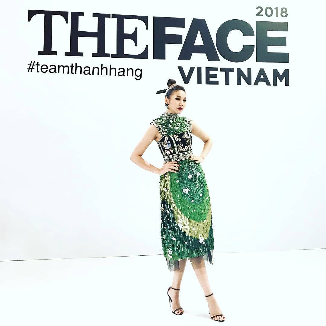 Si&ecirc;u mẫu Thanh Hằng tiếp tục g&acirc;y ấn tượng tại The Face với trang phục cực kỳ lộng lẫy