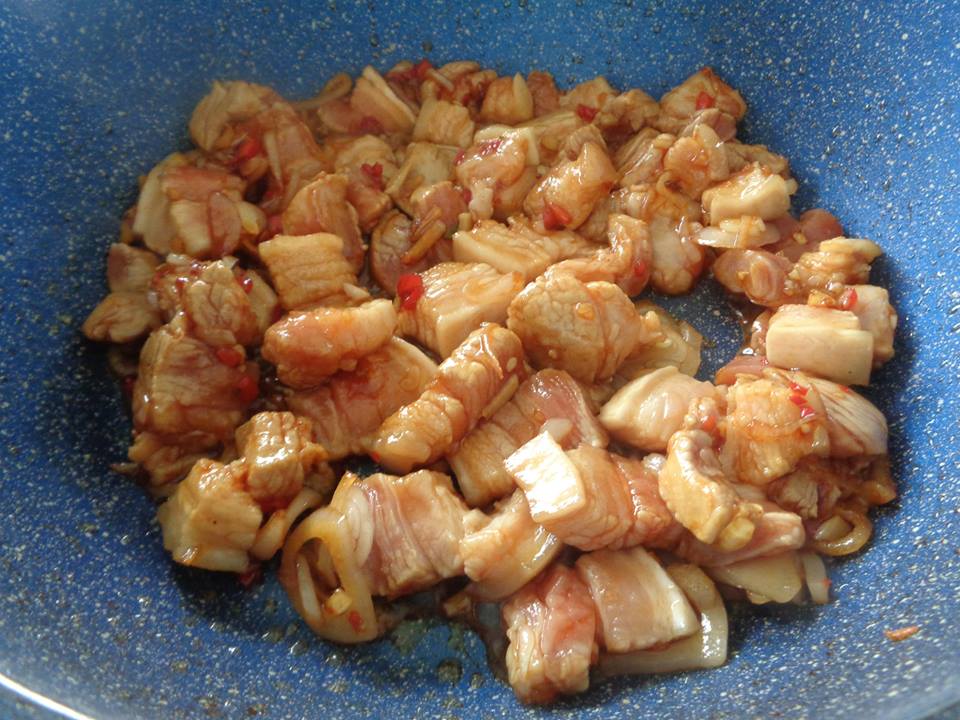 C&aacute;ch l&agrave;m m&oacute;n thịt ba chỉ x&agrave;o cải chua cực kỳ hao cơm