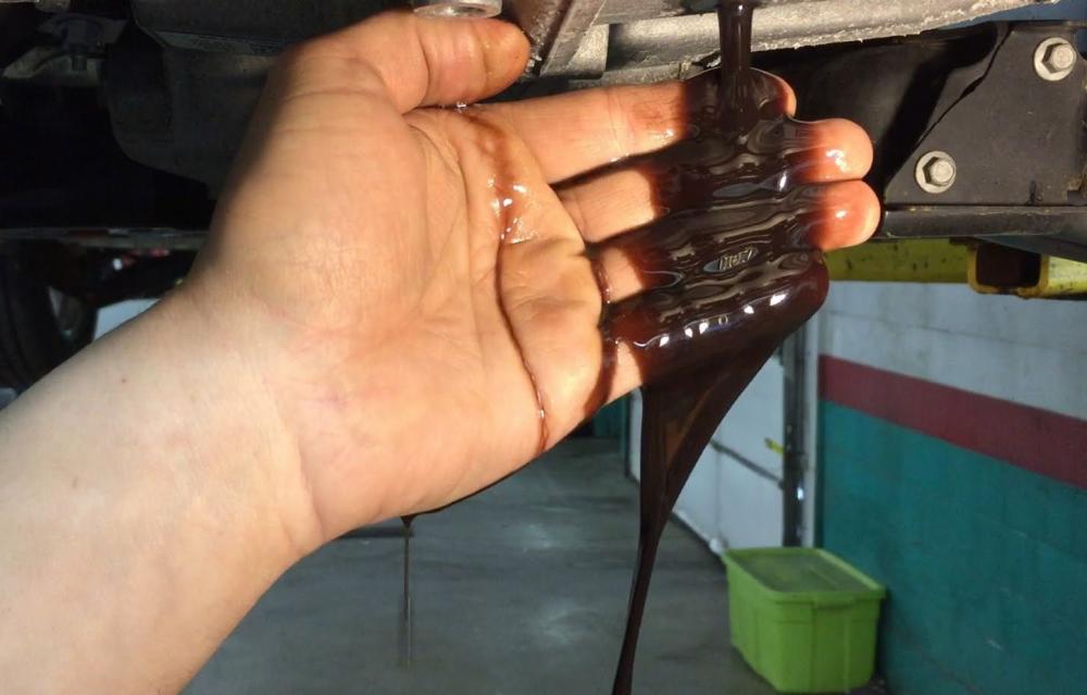 M&ugrave;a nắng n&oacute;ng cần kiểm tra kỹ những dung dịch n&agrave;y nếu kh&ocirc;ng muốn xe nhanh xuống cấp