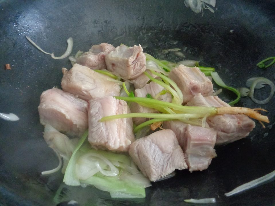 C&aacute;ch nấu m&oacute;n canh sườn chua ngọt m&aacute;t mẻ ng&agrave;y h&egrave;