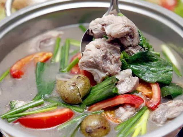 sườn nấu canh chua