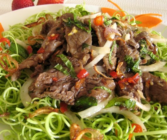 Nộm rau muống thịt b&ograve;