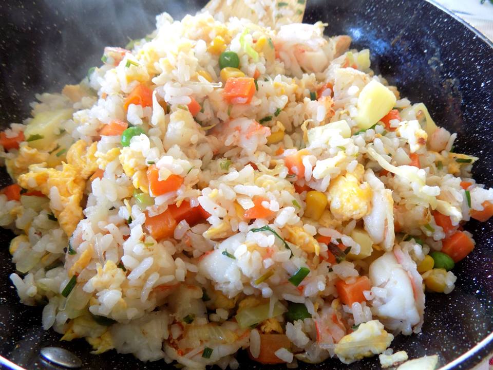 C&aacute;ch l&agrave;m cơm chi&ecirc;n dứa tại nh&agrave; si&ecirc;u ngon 