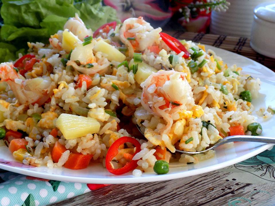 C&aacute;ch l&agrave;m cơm chi&ecirc;n dứa tại nh&agrave; si&ecirc;u ngon 