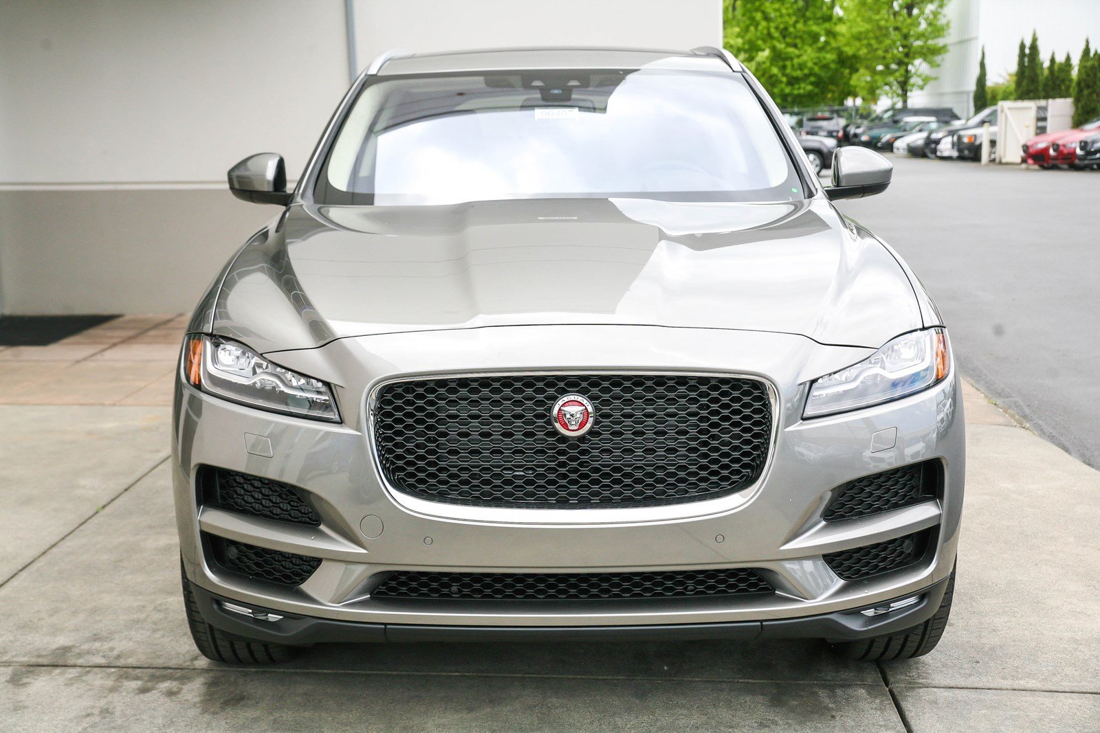 Jaguar F-Pace 2018 thể hiện đẳng cấp ri&ecirc;ng &lsquo;nh&agrave; b&aacute;o đốm&rsquo;