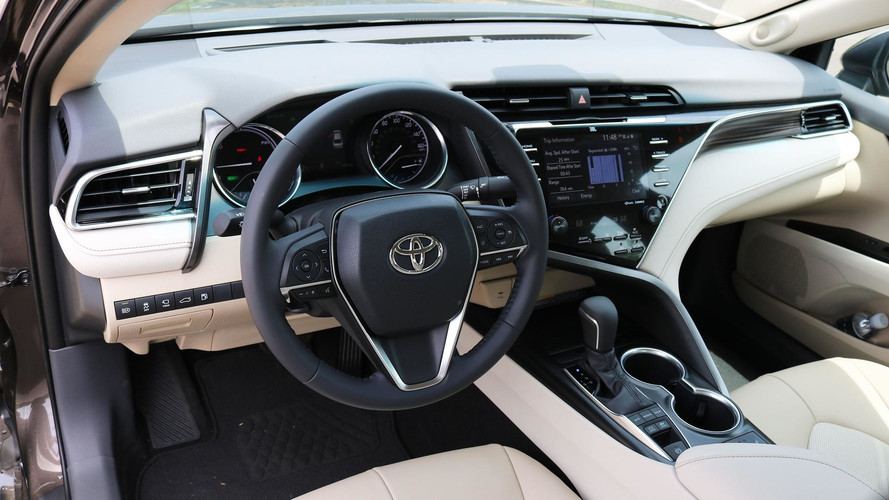 Toyota Camry 2019 &lsquo;lột x&aacute;c&rsquo; ngoạn mục, đồng thời tăng gi&aacute; b&aacute;n