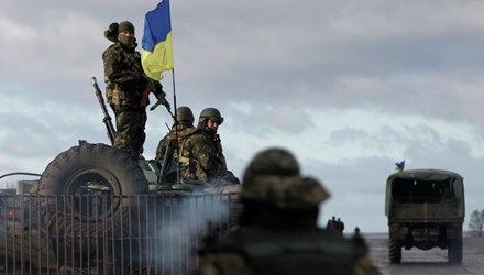 T&igrave;nh h&igrave;nh Ukraine mới nhất: Mỹ cung cấp vũ kh&iacute; phi s&aacute;t thương cho qu&acirc;n đội Ukraine, tăng trừng phạt l&ecirc;n Nga