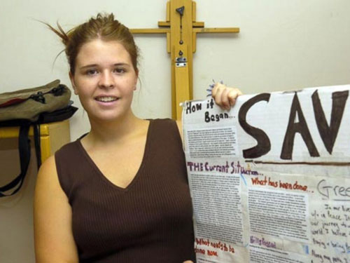 Kayla Mueller làm việc tại một trại tị nạn