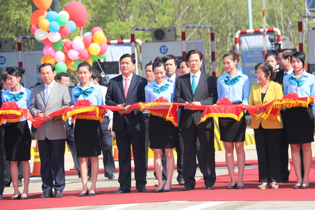 Cắt băng kh&aacute;nh th&agrave;nh tuyến đường cao tốc TPHCM - Long Th&agrave;nh - Dầu Gi&acirc;y l&agrave; tin tức mới cập nhật 24h ng&agrave;y 08/02