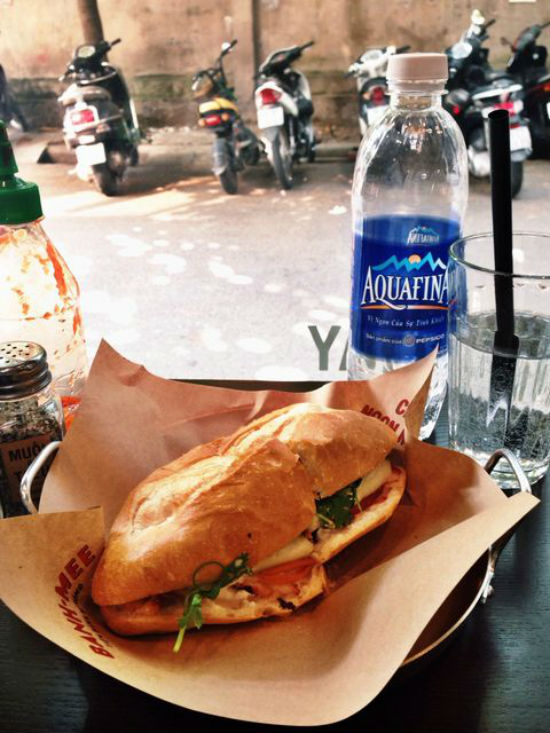B&aacute;nh m&igrave; x&aacute; x&iacute;u l&agrave; m&oacute;n b&aacute;nh m&igrave; ngon mới lạ ở H&agrave; Nội