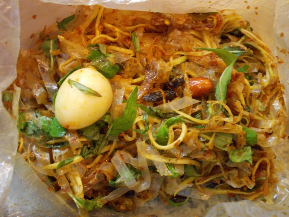 B&aacute;nh tr&aacute;ng trộn của qu&aacute;n c&oacute; đầy đủ c&aacute;c vị chua, cay, mặn, ngọt