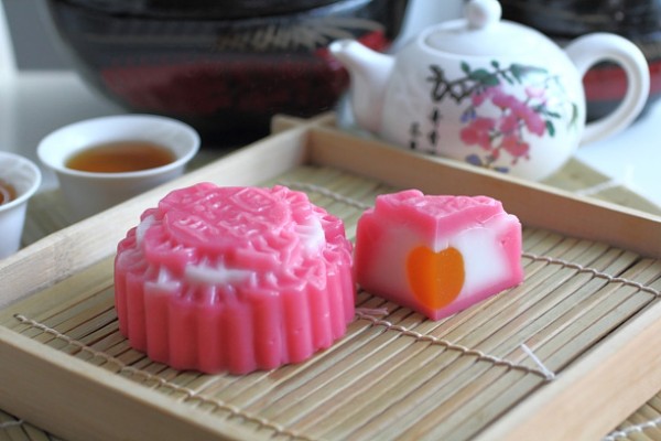 B&aacute;nh trung thu thạch rau c&acirc;u với lớp vỏ l&agrave;m từ thạch thanh m&aacute;t