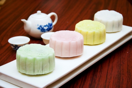 B&aacute;nh trung thu rất ngọt v&agrave; b&eacute;o, v&igrave; vậy kh&ocirc;ng n&ecirc;n ăn qu&aacute; nhiều