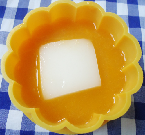 Bước tạo h&igrave;nh cho chiếc b&aacute;nh trung thu rau c&acirc;u th&ecirc;m hấp dẫn