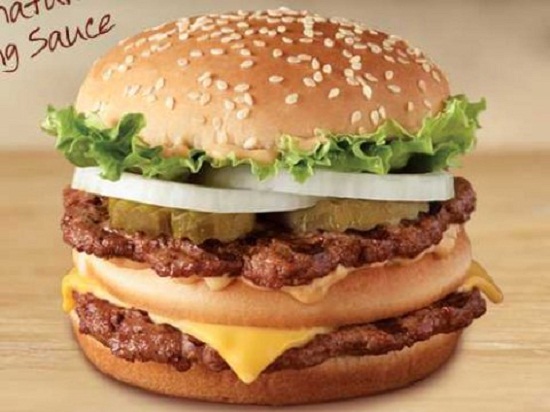 B&aacute;nh sandwich - một 'vũ kh&iacute;' h&agrave;nh hung m&agrave; người đ&agrave;n &ocirc;ng sử dụng để n&eacute;m vợ m&igrave;nh