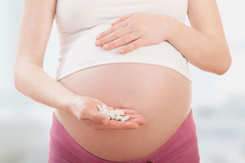 Trẻ dễ mắc bệnh tự kỷ khi mẹ uống thuốc trị hen suyễn trong qu&aacute; tr&igrave;nh mang thai