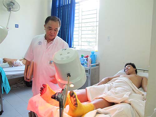 N&ecirc;n sơ cứu v&agrave; đưa bệnh nh&acirc;n bỏng lạnh đến cơ sở y tế để được chăm s&oacute;c kịp thời