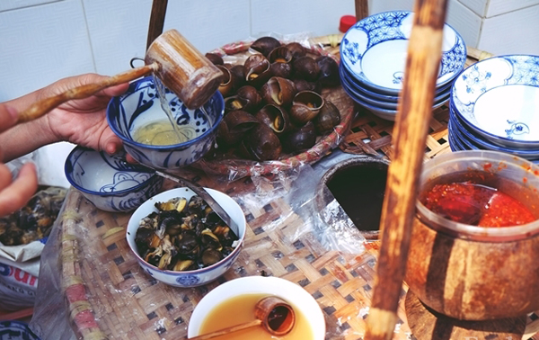 B&uacute;n ốc nguội ăn k&egrave;m với b&uacute;n l&aacute; dịu m&aacute;t cho những ng&agrave;y nắng