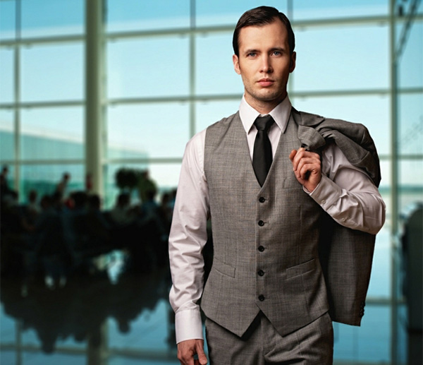 T&oacute;c thẳng l&agrave; một trong c&aacute;c kiểu t&oacute;c nam đẹp mang lại vẻ lịch l&atilde;m cho c&aacute;c đấng m&agrave;y r&acirc;u