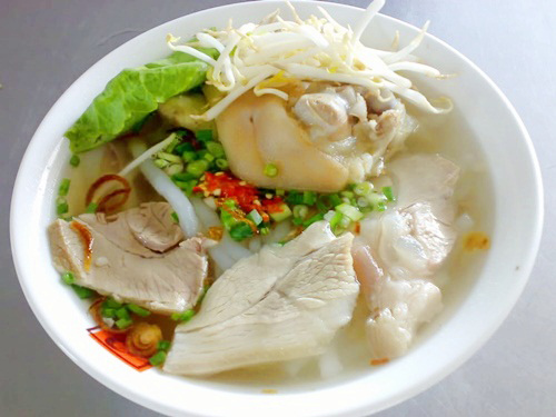 B&aacute;nh canh Long Hương cũng l&agrave; một trong c&aacute;c m&oacute;n ngon n&ecirc;n nếm thử ở Vũng T&agrave;u