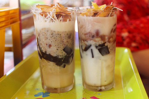 Ch&egrave; thập cẩm hấp dẫn với nhiều m&agrave;u sắc