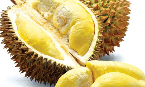 Quan s&aacute;t h&igrave;nh d&aacute;ng l&agrave; bước quan trọng trong c&aacute;ch chọn sầu ri&ecirc;ng ngon
