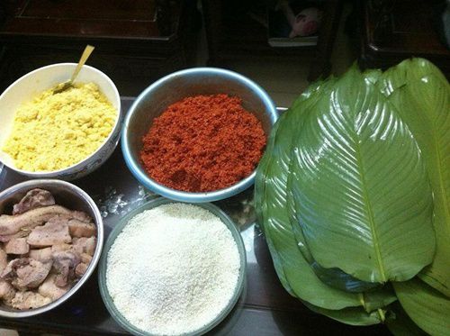 Nguy&ecirc;n liệu trong c&aacute;ch l&agrave;m b&aacute;nh chưng gấc đẹp mắt