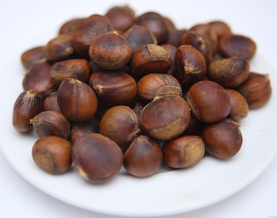 Nguy&ecirc;n liệu mới lạ trong c&aacute;ch l&agrave;m b&aacute;nh trung thu nh&acirc;n hạt dẻ