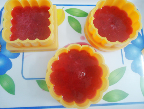 Chiếc b&aacute;nh sau khi để ngăn m&aacute;t tủ lạnh khoảng 2 tiếng l&agrave; d&ugrave;ng được