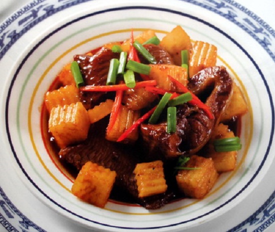 M&oacute;n g&agrave; kho củ cải lạ miệng, thơm ngon trong bữa cơm gia đ&igrave;nh