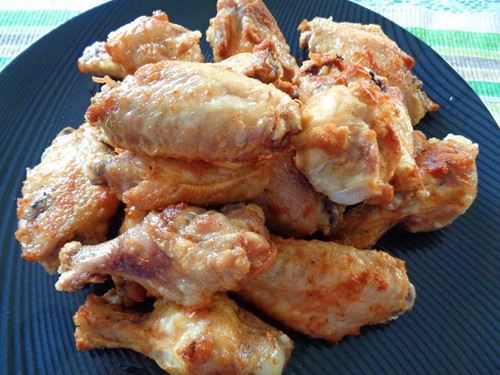 Chi&ecirc;n qua c&aacute;nh g&agrave; đ&atilde; được tẩm ướp cho m&oacute;n ăn th&ecirc;m ngon