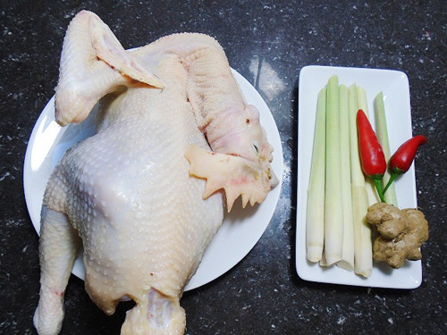 C&aacute;c nguy&ecirc;n liệu ch&iacute;nh trong c&aacute;ch l&agrave;m g&agrave; x&agrave;o sả ớt