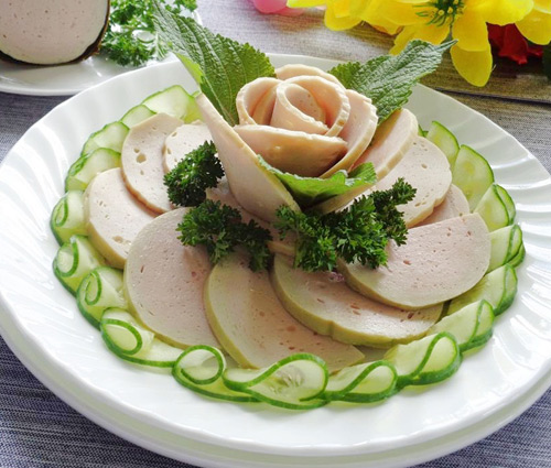Gi&ograve; lụa m&agrave; một trong những m&oacute;n ăn truyền thống ng&agrave;y Tết Việt Nam