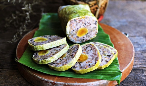 Gi&ograve; ch&iacute;n, để nguội, cắt b&agrave;y l&ecirc;n đĩa v&agrave; thưởng thức