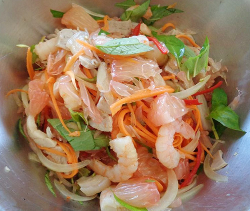 Gỏi bưởi t&ocirc;m thịt chua ngọt, lạ miệng cho cả gia đ&igrave;nh