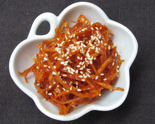 Cách làm mực khô xào tương ớt cay cay, dai dai cực đơn giản