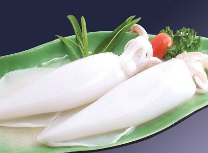Mực tươi l&agrave; nguy&ecirc;n liệu ch&iacute;nh trong c&aacute;ch l&agrave;m mực x&agrave;o chua ngọt
