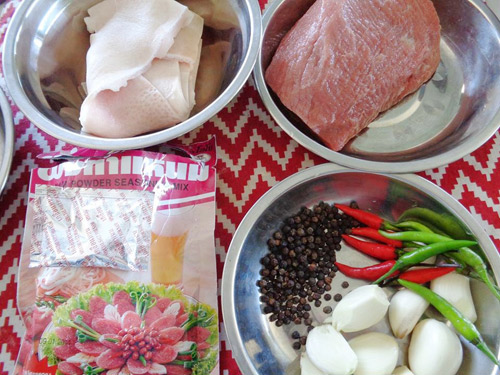 C&aacute;c nguy&ecirc;n liệu trong c&aacute;ch l&agrave;m nem chua thịt b&ograve;