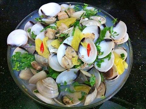 C&aacute;ch l&agrave;m ngao hấp dứa thơm lừng, n&oacute;ng hổi thật đơn giản